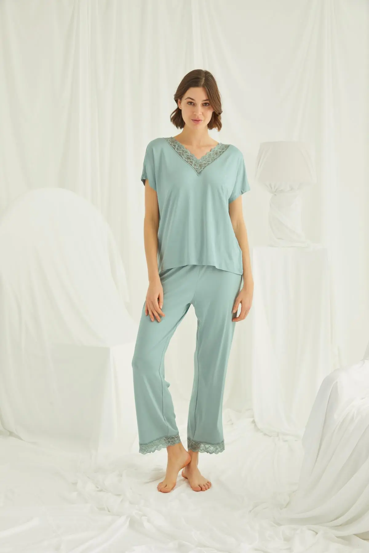 Kısa Kollu V Yakalı Dantelli Açık Yeşil Pijama Takımı