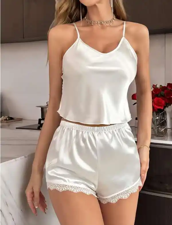 Beyaz Saten İnce Askılı Dantel Detaylı Kadın Şortlu Pijama Takımı