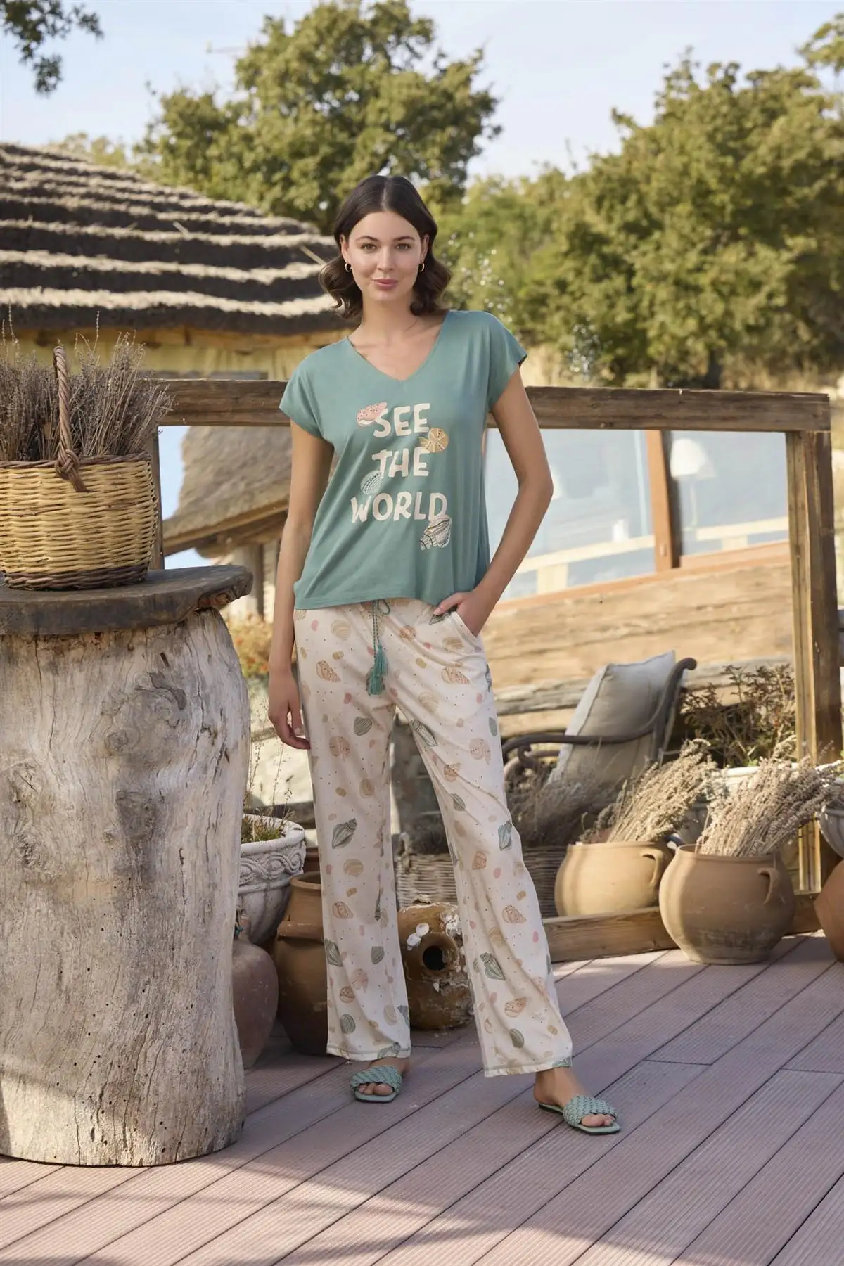 Desenli ve Baskılı See the World Pijama Takımı
