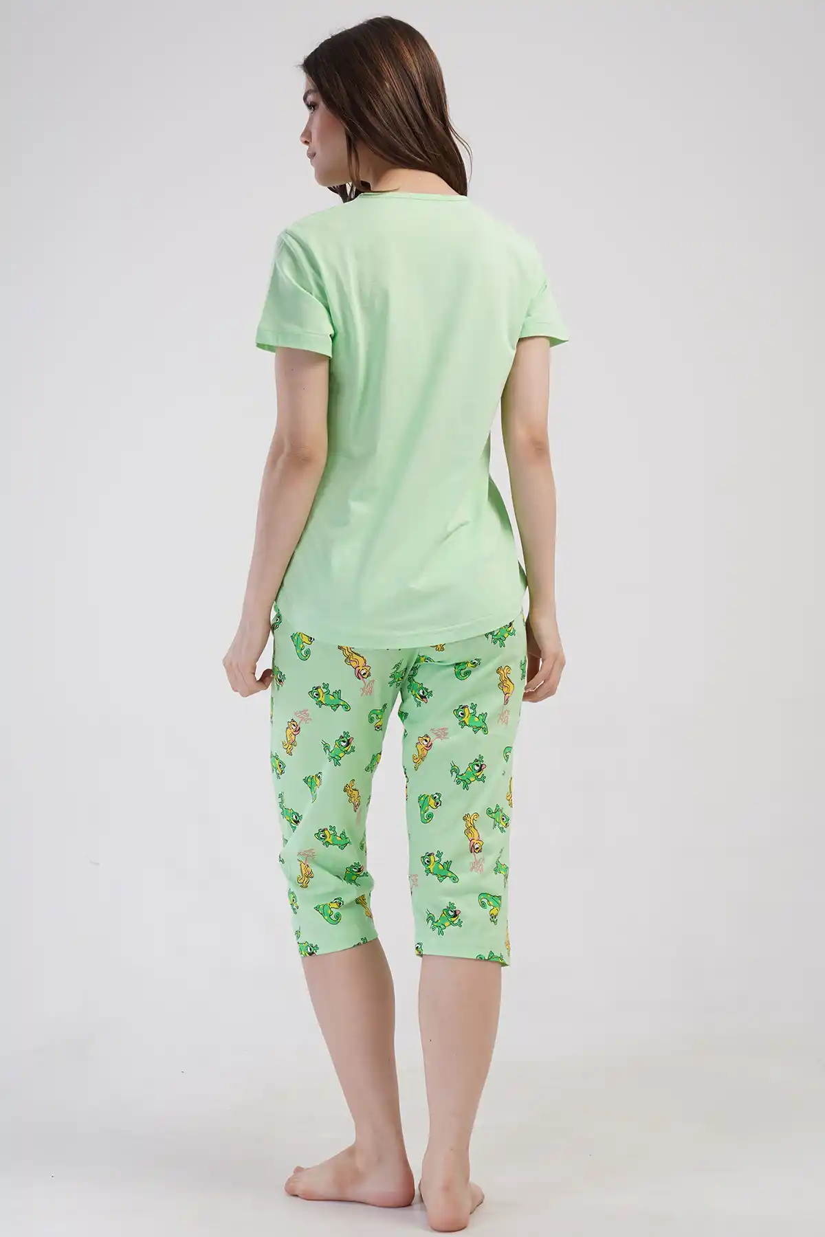Kadın Süprem Açık Yeşil Desenli Kısa Kollu Kapri Pijama Takım