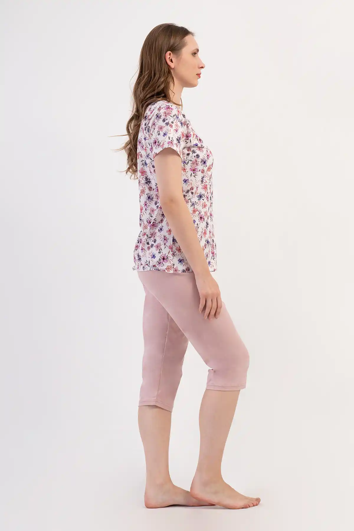 Kadın Süprem Pembe Çiçek Desenli Önü Düğmeli Kapri Pijama Takım