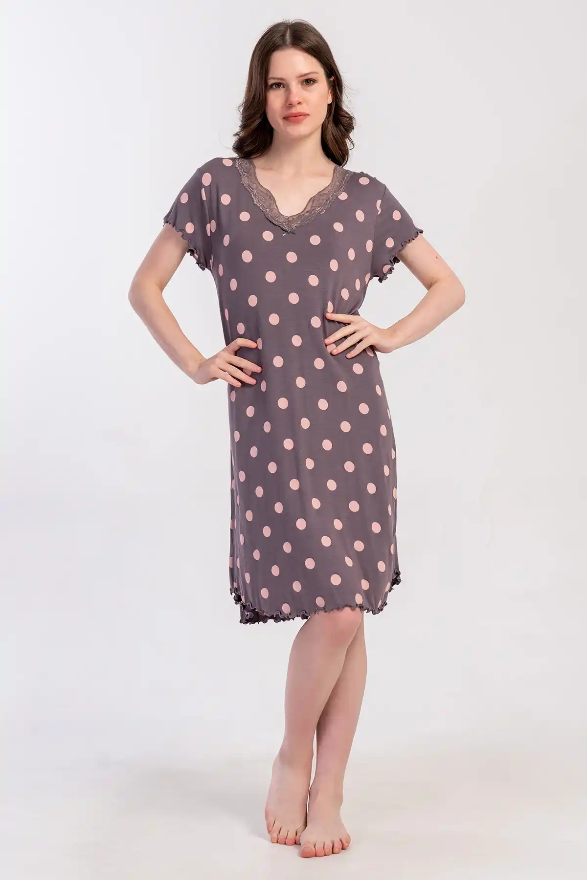 Kadın Viskon V Yaka Dantel Detaylı Puantiyeli Füme Tunik Pijama