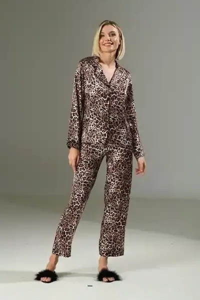 Kahverengi Saten Uzun Kollu Leopar Desenli Kadın Pijama Takımı