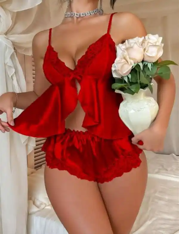 Kırmızı Saten İnce Askılı Dantel Detaylı Kadın Şortlu Pijama Takımı