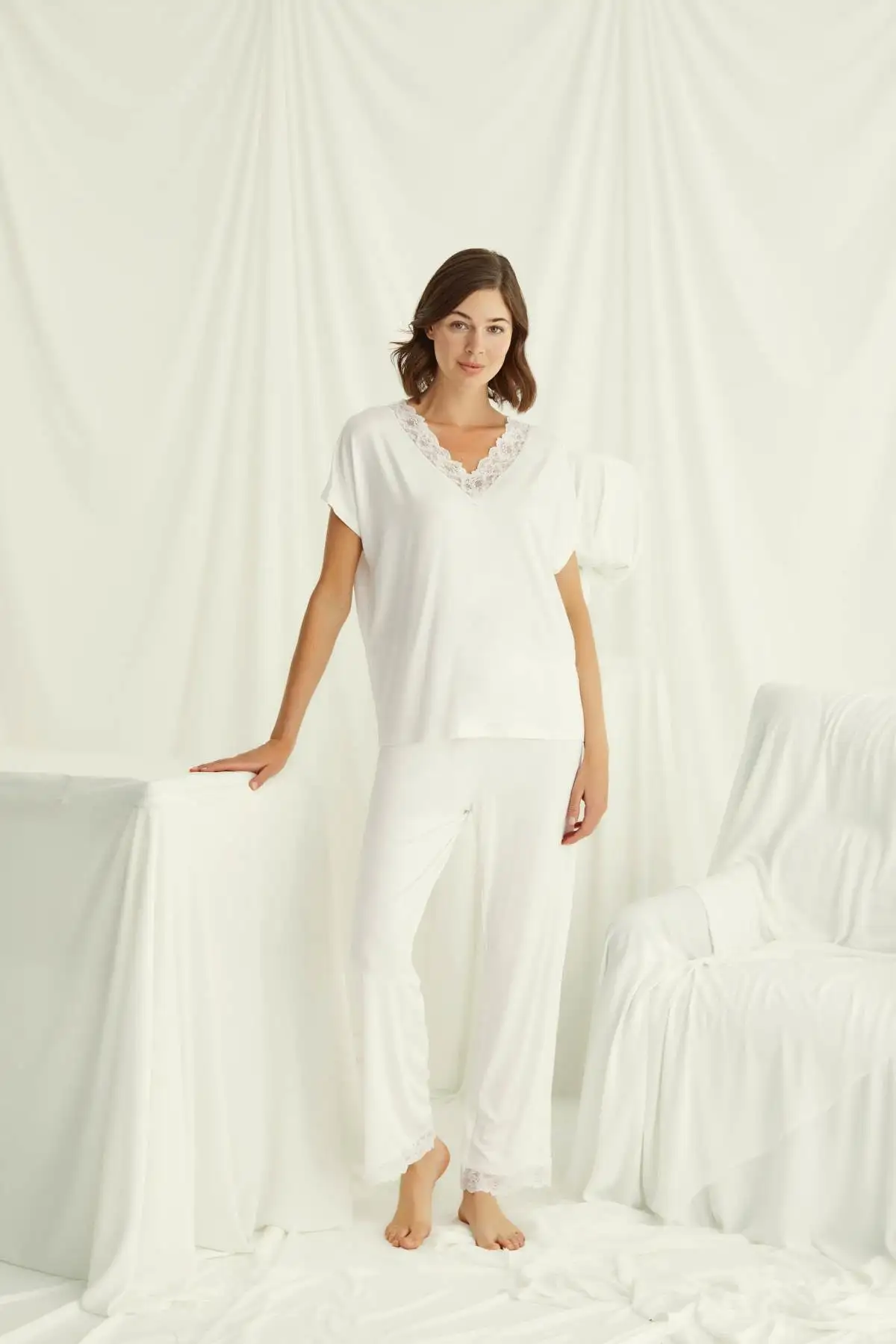 Kısa Kollu V Yakalı Dantelli Ekru Pijama Takımı