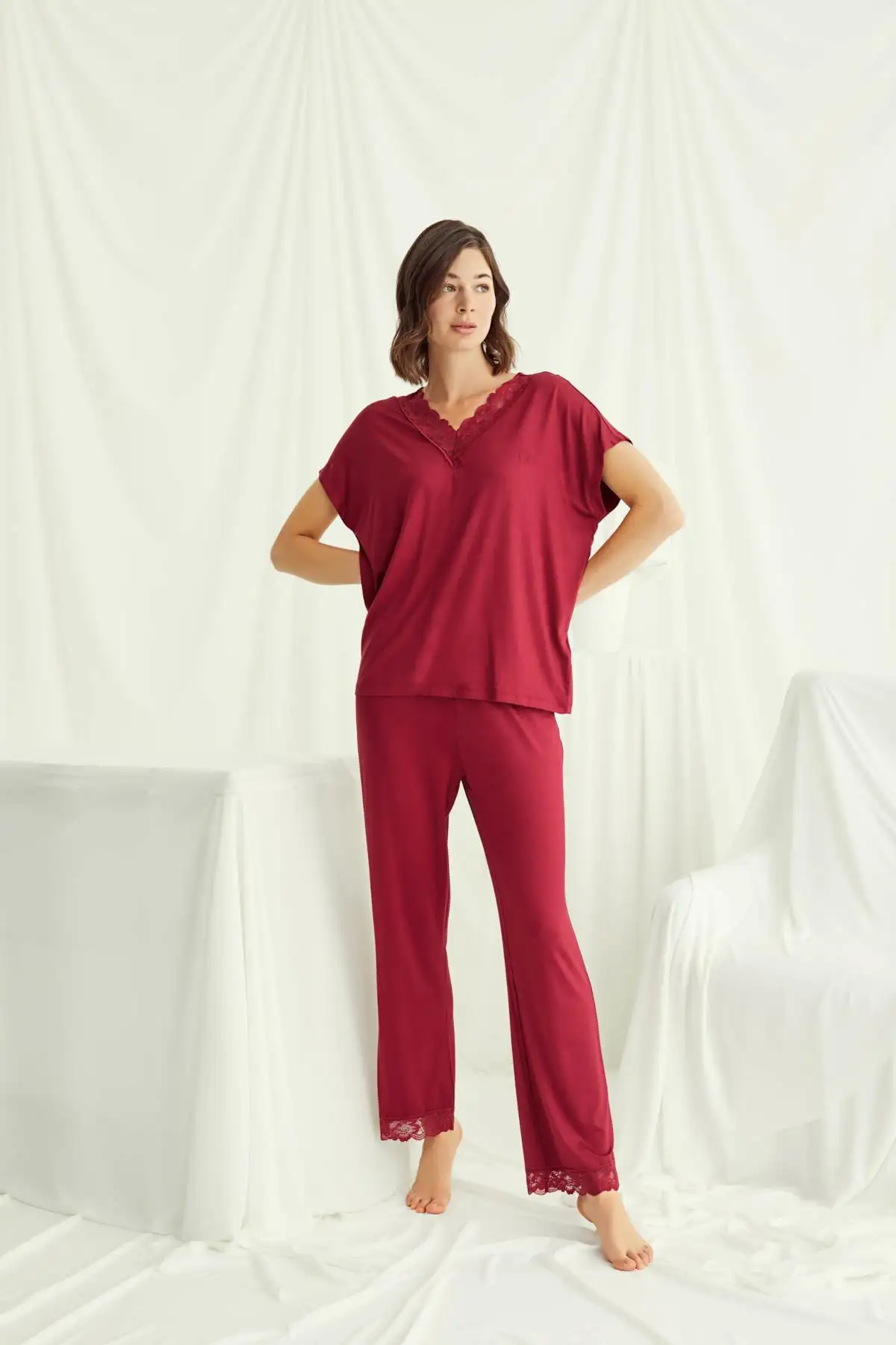 Kısa Kollu V Yakalı Dantelli Kırmızı Pijama Takımı