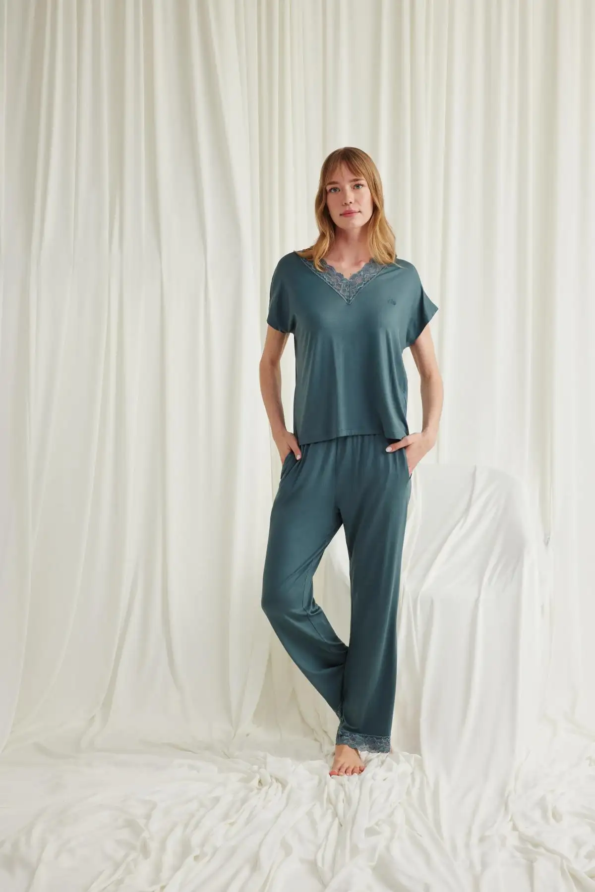 Kısa Kollu V Yakalı Dantelli Yeşil Pijama Takımı