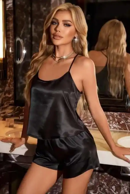 Siyah Saten Kadın İp Askılı Fantezi Şortlu Pijama Takımı