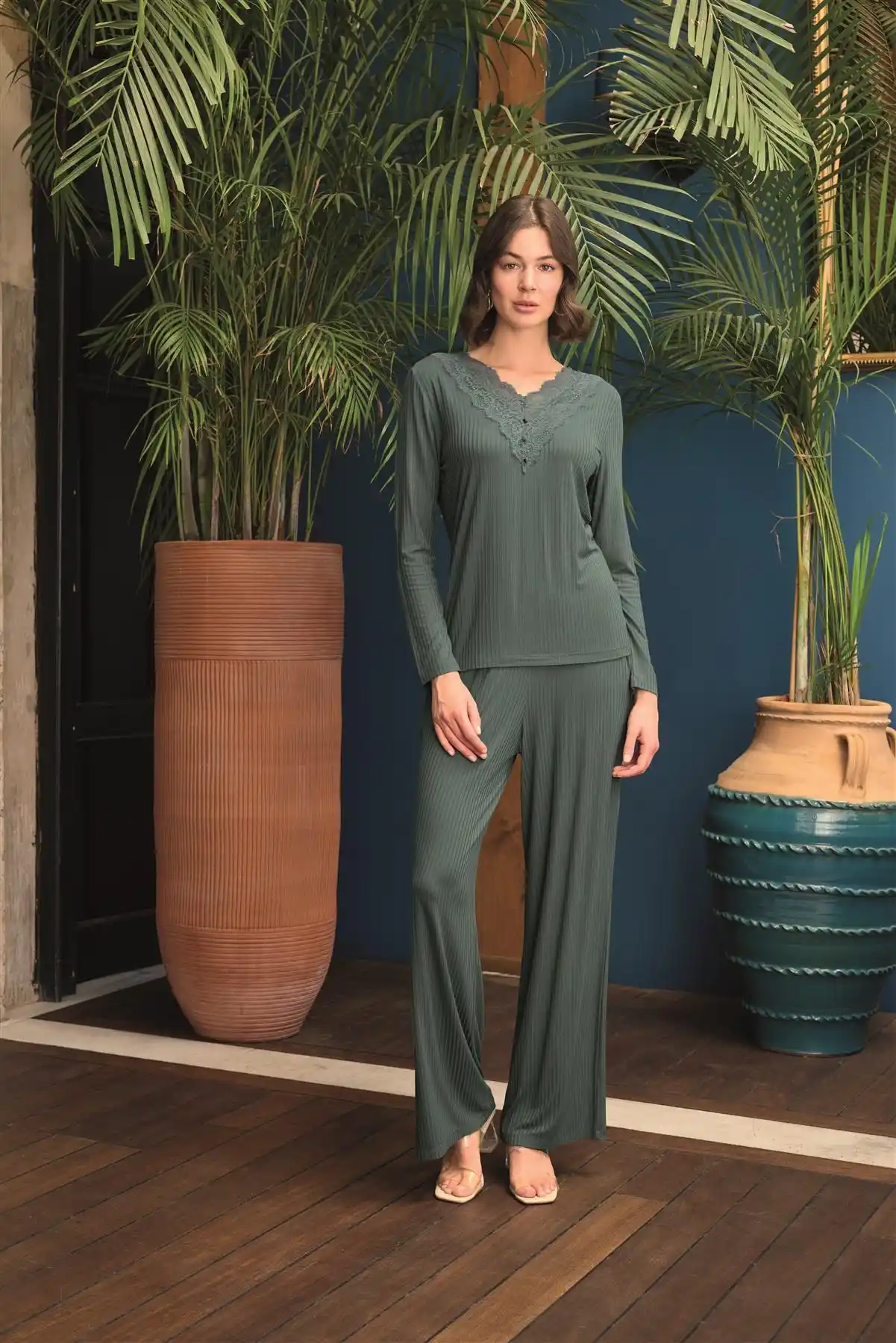 Uzun Kollu Önü Düğmeli V Yaka Yeşil Pijama Takımı