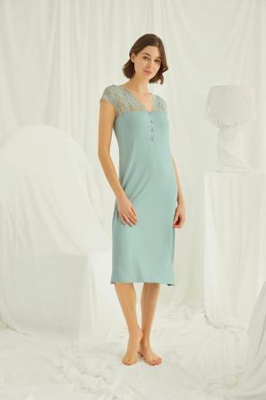 Kolu Omzu ve Yakası Dantelli Önü Düğmeli Açık Yeşil Gecelik