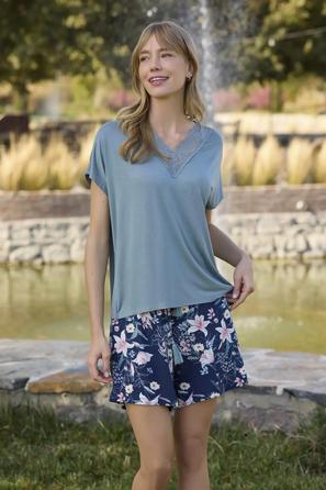 Çiçek ve Yaprak Desenli Dantelli Yeşil Şort Takımı