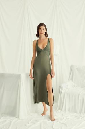 Göğüs ve Sırt Dekolteli Dantelli Yırtmaçlı Haki Gecelik