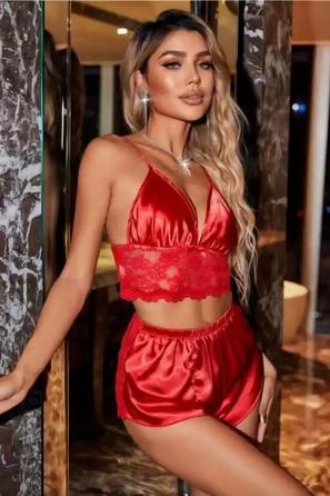 Kırmızı Saten İnce Askılı Dantel Detaylı Büstiyer Şortlu Fantezi Takım