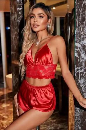Kırmızı Saten İnce Askılı Dantel Detaylı Büstiyer Şortlu Fantezi Takım