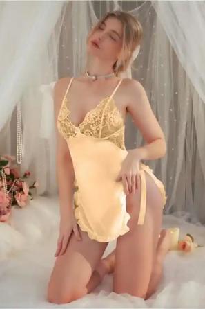 Sarı Saten İnce Askılı Dantel Detaylı Kadın Gecelik