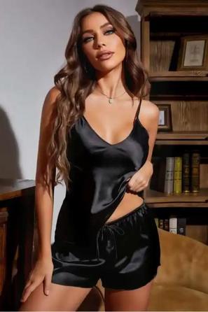 Siyah Saten İnce Askılı Sırt Dantel Detaylı Fantezi Şortlu Takım