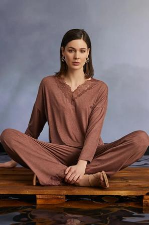 Yakası Dantelli Nakışlı Tarçın Pijama Takımı