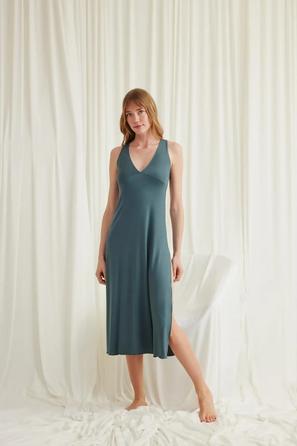 Yakası ve Sırtı Dekolteli Dantelli Yırtmaçlı Yeşil Gecelik