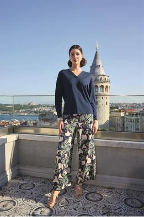 Yaprak Desenli Uzun Kollu V Yaka Lacivert Pijama Takımı