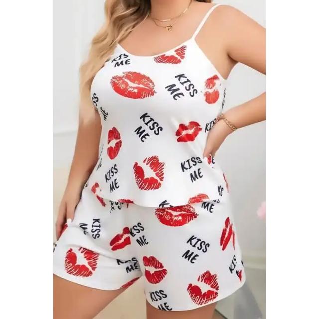 Beyaz Pamuklu İnce Askılı Kiss Me Öpücük Desenli Bayan Büyük Beden Şortlu Pijama Takımı