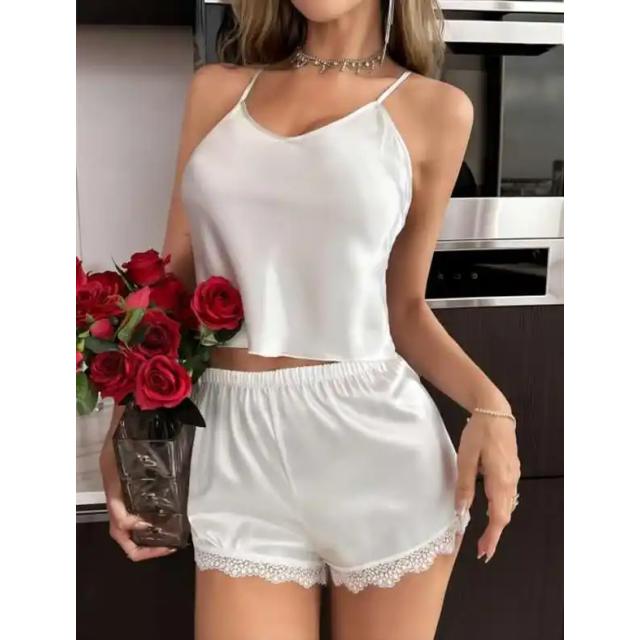 Beyaz Saten İnce Askılı Dantel Detaylı Kadın Şortlu Pijama Takımı Beyaz Saten İnce Askılı Dantel Detaylı Kadın Şortlu Pijama Takımı