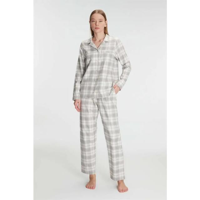 Gri Ekose Pamuklu Düğmeli Uzun Kollu Kadın Pijama Takımı Gri Ekose Pamuklu Düğmeli Uzun Kollu Kadın Pijama Takımı