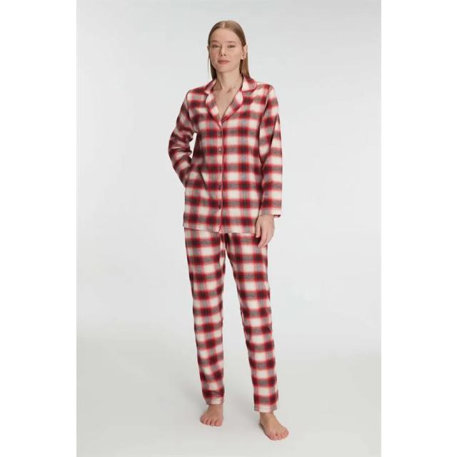 Kırmızı Ekose Pamuklu Düğmeli Uzun Kollu Kadın Pijama Takımı Kırmızı Ekose Pamuklu Düğmeli Uzun Kollu Kadın Pijama Takımı