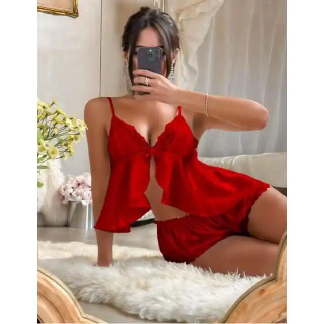 Kırmızı Saten İnce Askılı Dantel Detaylı Kadın Şortlu Pijama Takımı Kırmızı Saten İnce Askılı Dantel Detaylı Kadın Şortlu Pijama Takımı