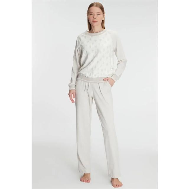 Krem Rengi Pamuklu Kalp Desenli Uzun Kollu Kadın Pijama Takımı Krem Rengi Pamuklu Kalp Desenli Uzun Kollu Kadın Pijama Takımı